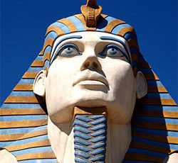 A statue of an egyptian pharaoh.