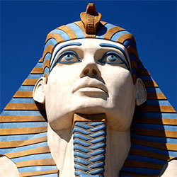 A statue of an egyptian pharaoh.